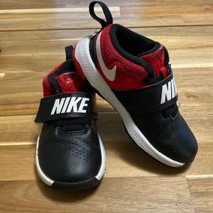 Nike Team Hustle black and red shoes size 10c